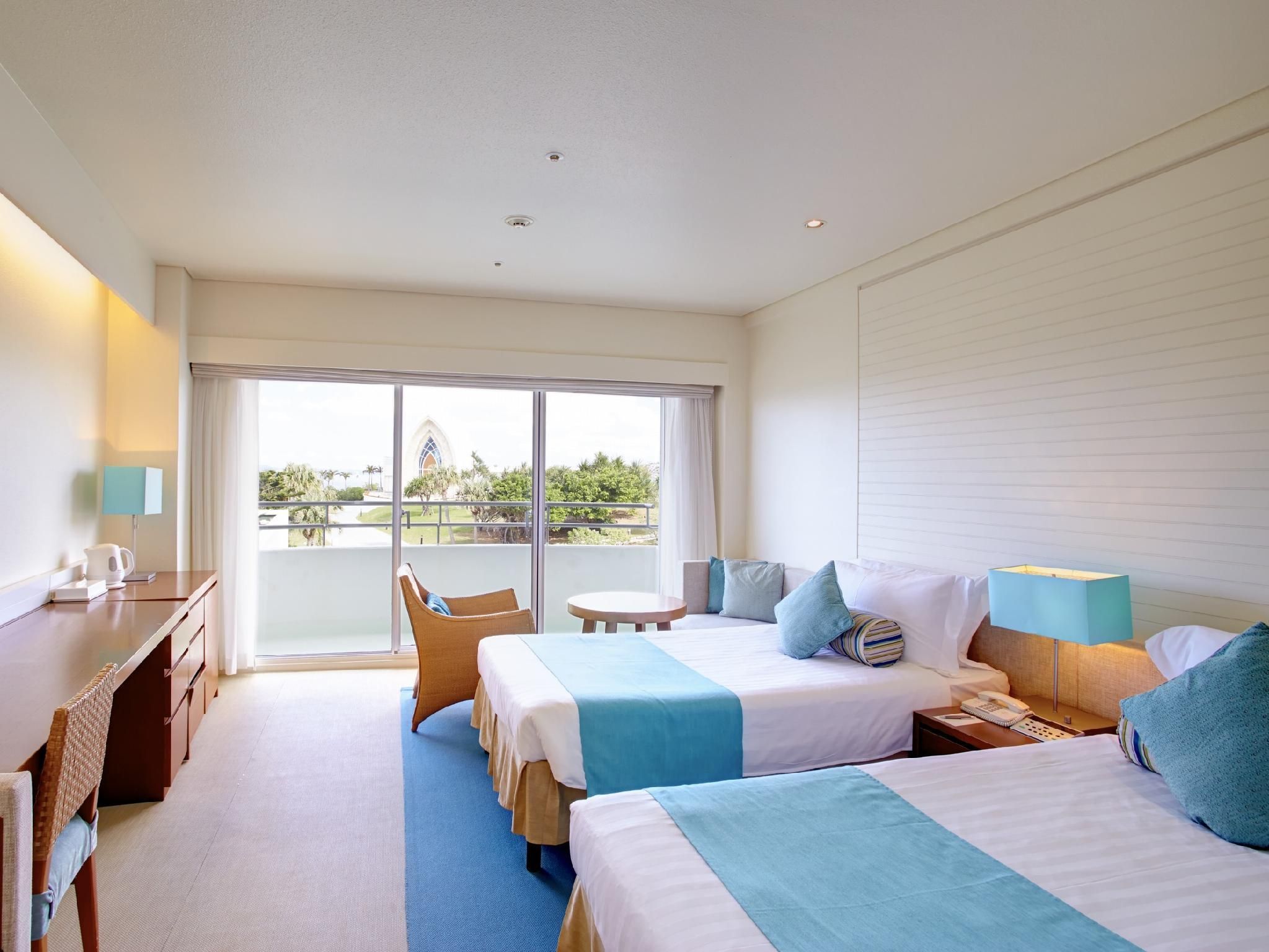 2 Single Beds Partial Ocean View