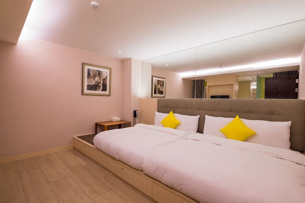 Deluxe Quadruple Room (Luster)