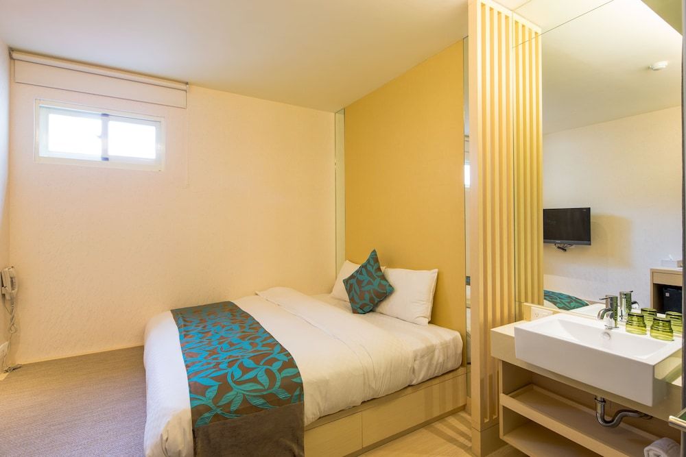 Deluxe Double Room (Bright)