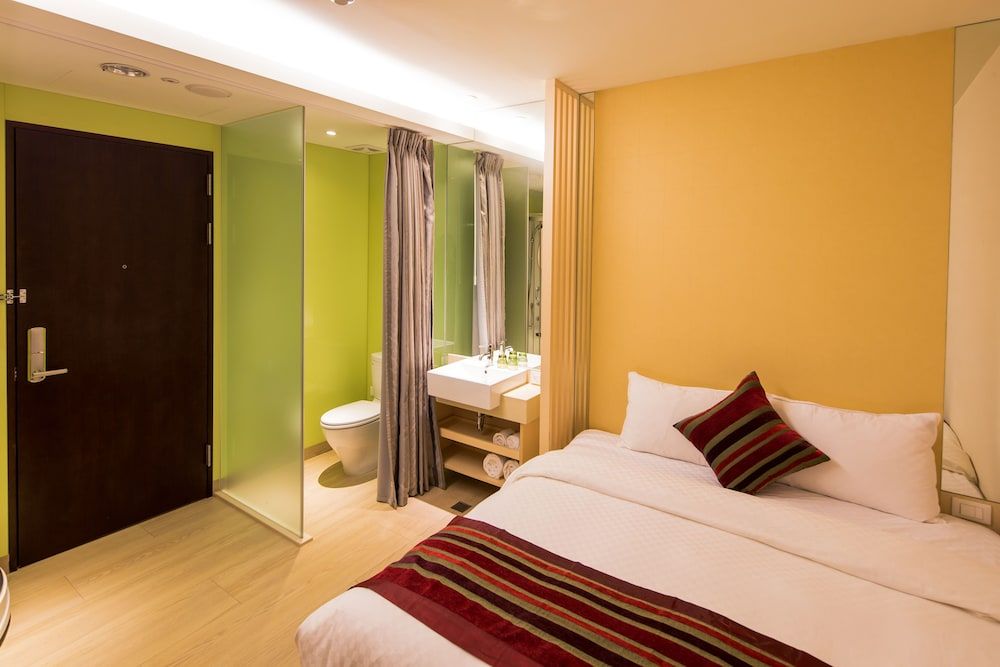 Deluxe Double Room (Bright)