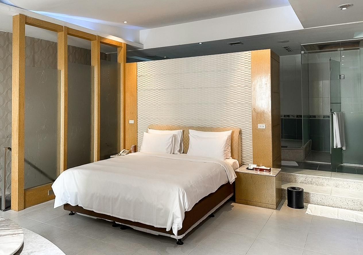 Paragon Suite