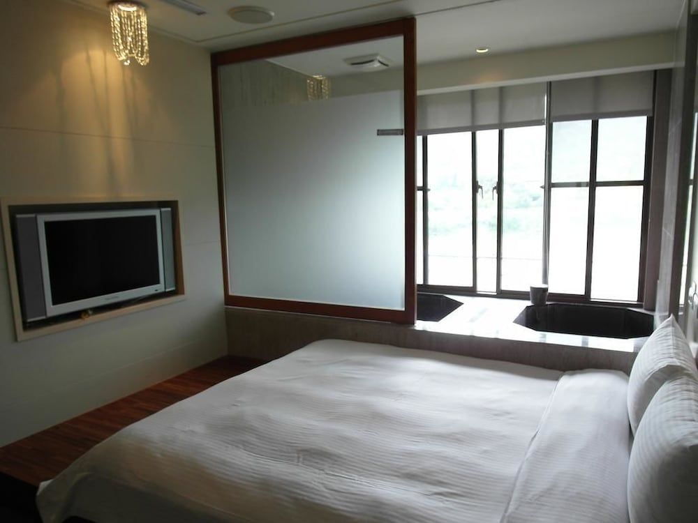33 Spa Standard Room 2