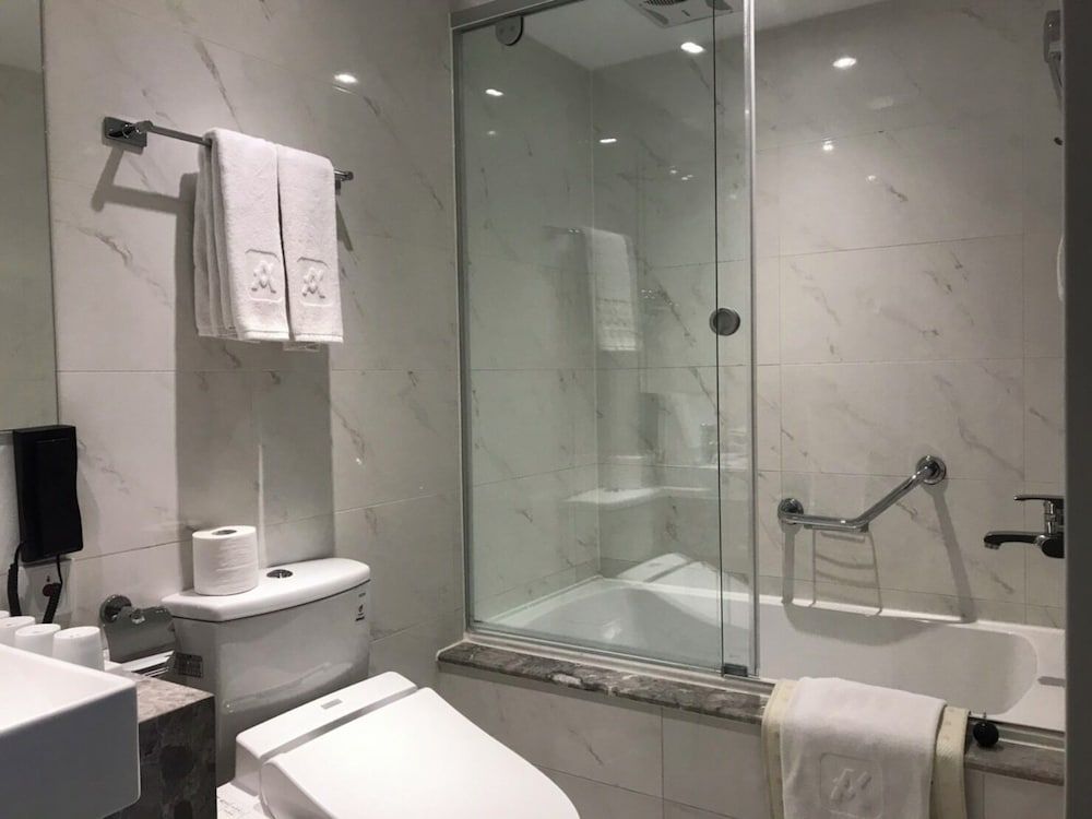 The Carlton Standard Twin Room 4