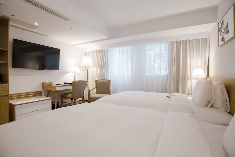 The Carlton Standard Twin Room