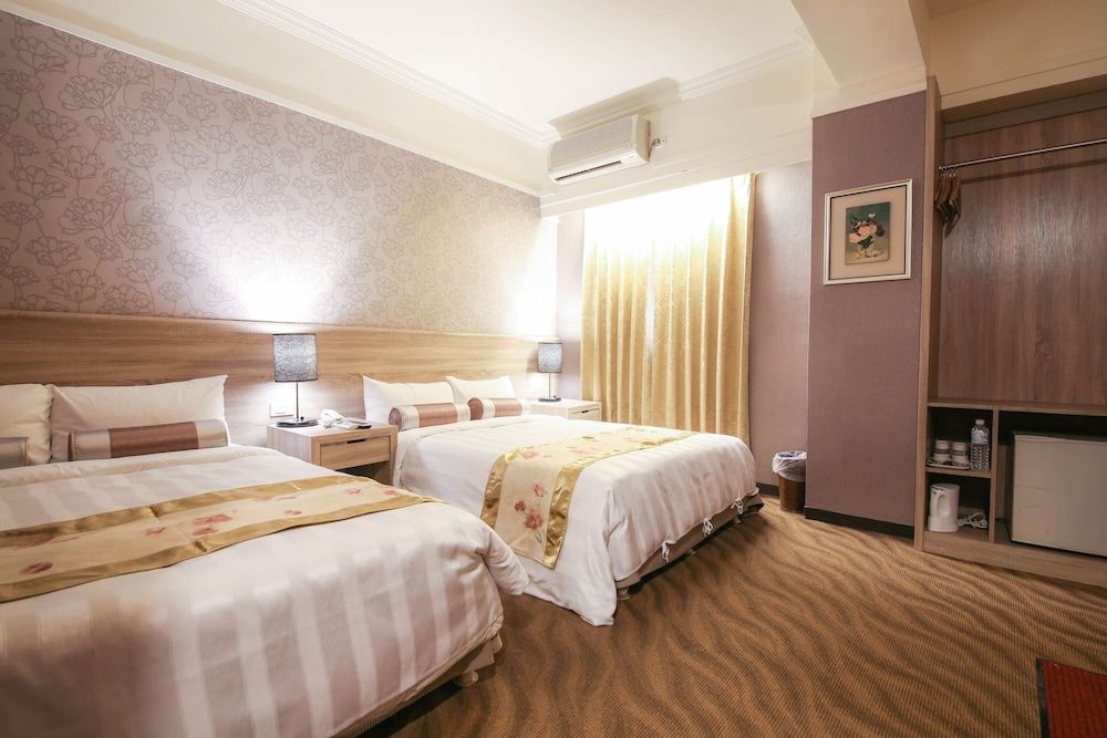 Unique Holiday Hotel Standard Quadruple Room 2