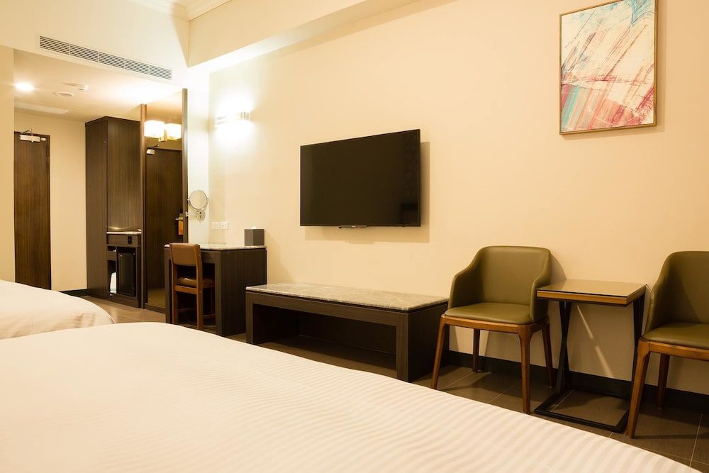 Family Quadruple Room (for half board plan, dinner is served 20:00 - 22:00,last admission is 21:30)