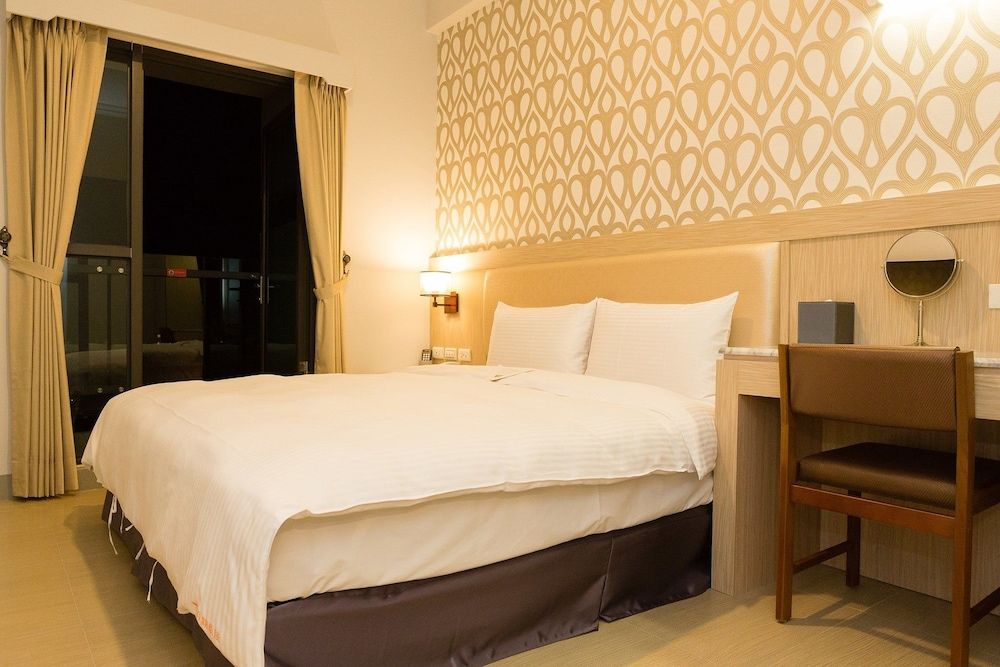 Business Double Room(for half board plan, dinner is served 20:00 - 22:00,last admission is 21:30)