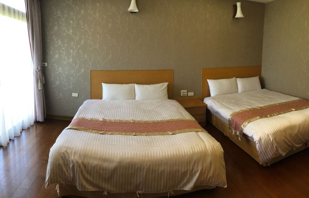 Peach Villa Standard Quadruple Room 4