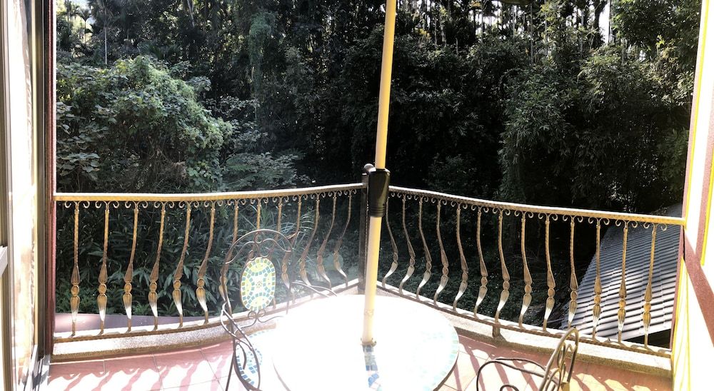 Peach Villa Superior Double Room 13