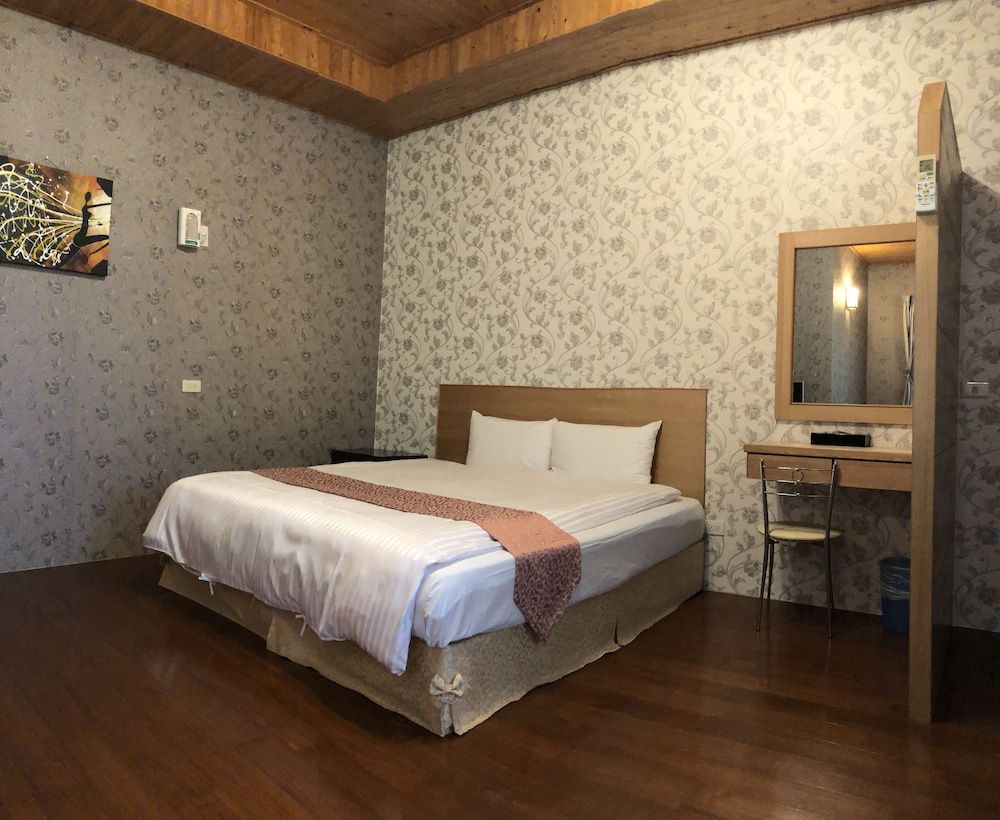 Peach Villa Standard Double Room 2