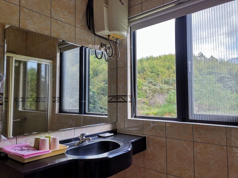 Peach Villa Standard Quadruple Room 15