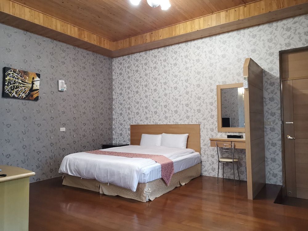 Peach Villa Standard Double Room 7