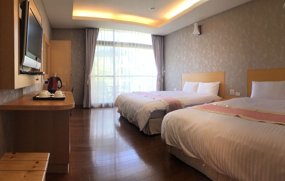 Peach Villa Standard Quadruple Room 3