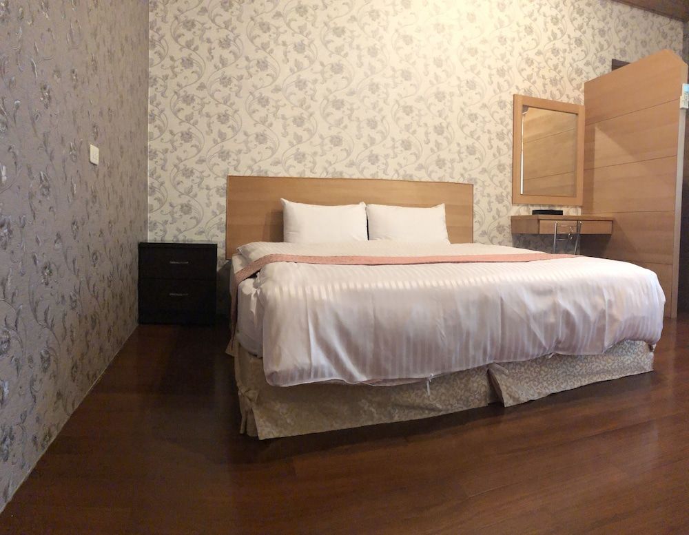 Peach Villa Standard Double Room 3