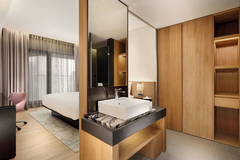 Aloft Taipei Zhongshan Room, 1 King Bed, Non Smoking 4