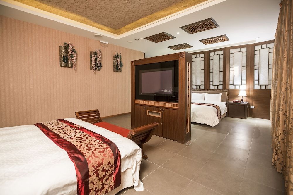 Classic Quadruple Room, 2 Queen Beds, Jetted Tub