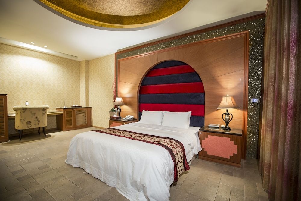 Elite Double Room, 1 King Bed, Jetted Tub