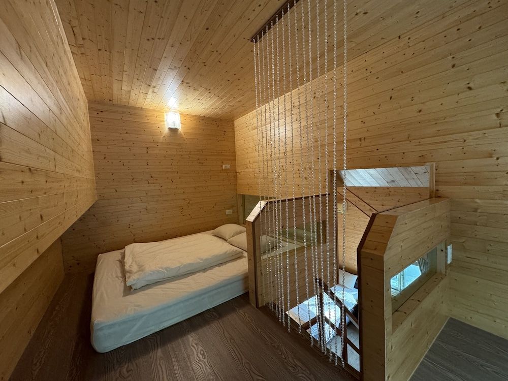 Runners' House Taitung Gallery Room, 2 Double Beds, Mezzanine 3