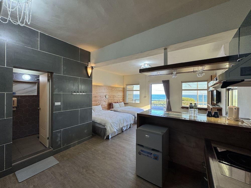 Runners' House Taitung Deluxe Room, 2 Double Beds, Kitchen, Ocean View 4