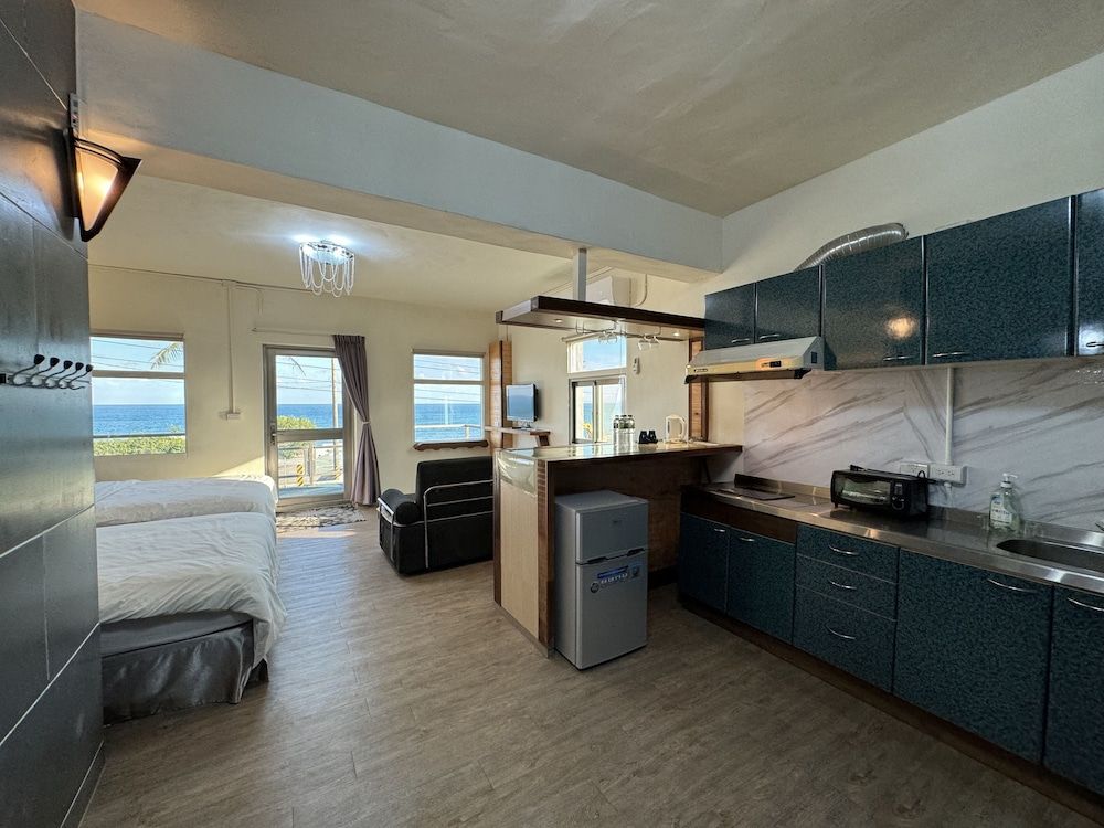 Runners' House Taitung Deluxe Room, 2 Double Beds, Kitchen, Ocean View 2