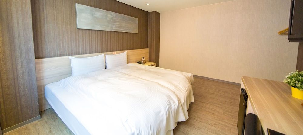 Smile 73 Hotel Economy Double Room without parking