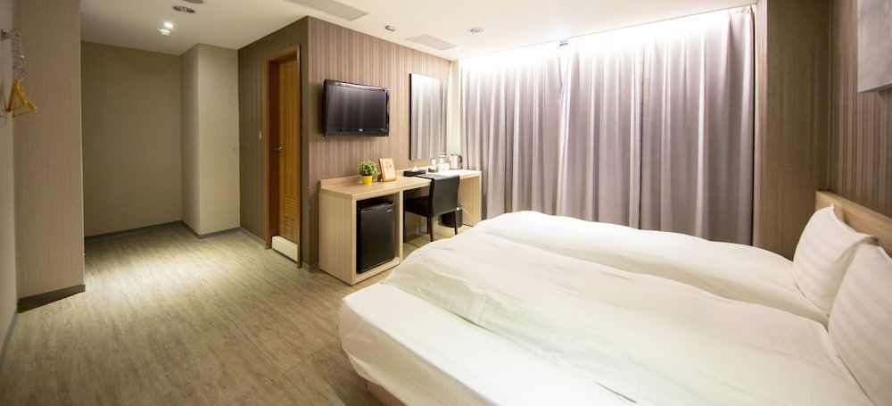 Smile 73 Hotel Economy Double Room without parking 2