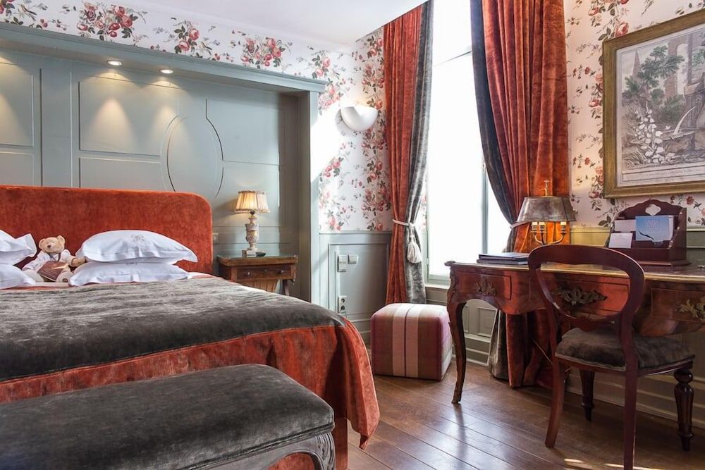 Romantic Room, Canal View