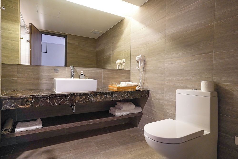 HOYA Resort Hotel Kaohsiung Deluxe Double Room 7