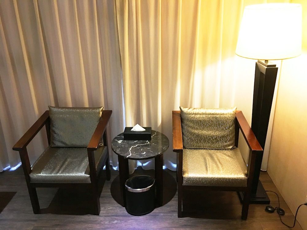 Century Hotel Taoyuan Luxury Twin Room 7