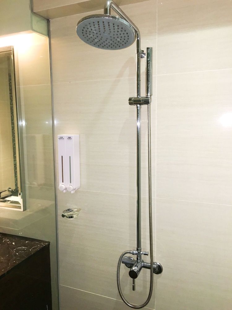 Century Hotel Taoyuan Luxury Twin Room 6