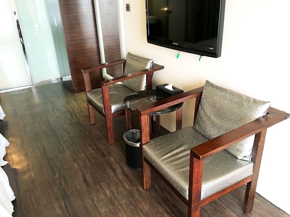 Century Hotel Taoyuan Elite Quadruple Room, Multiple Beds 7