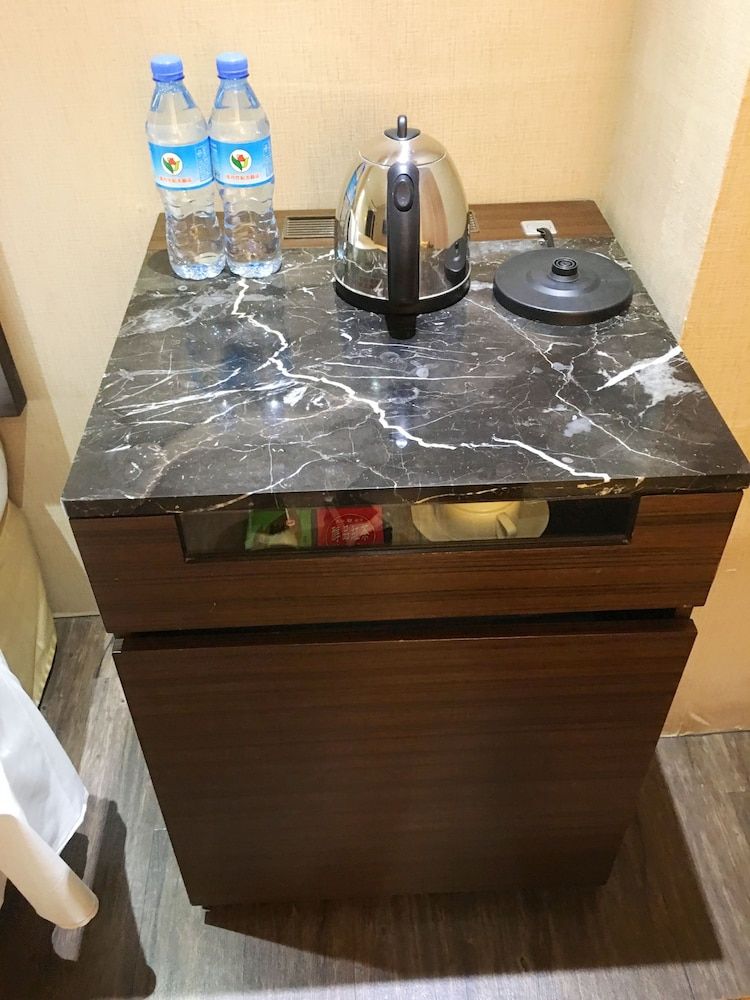 Century Hotel Taoyuan Luxury Twin Room 9