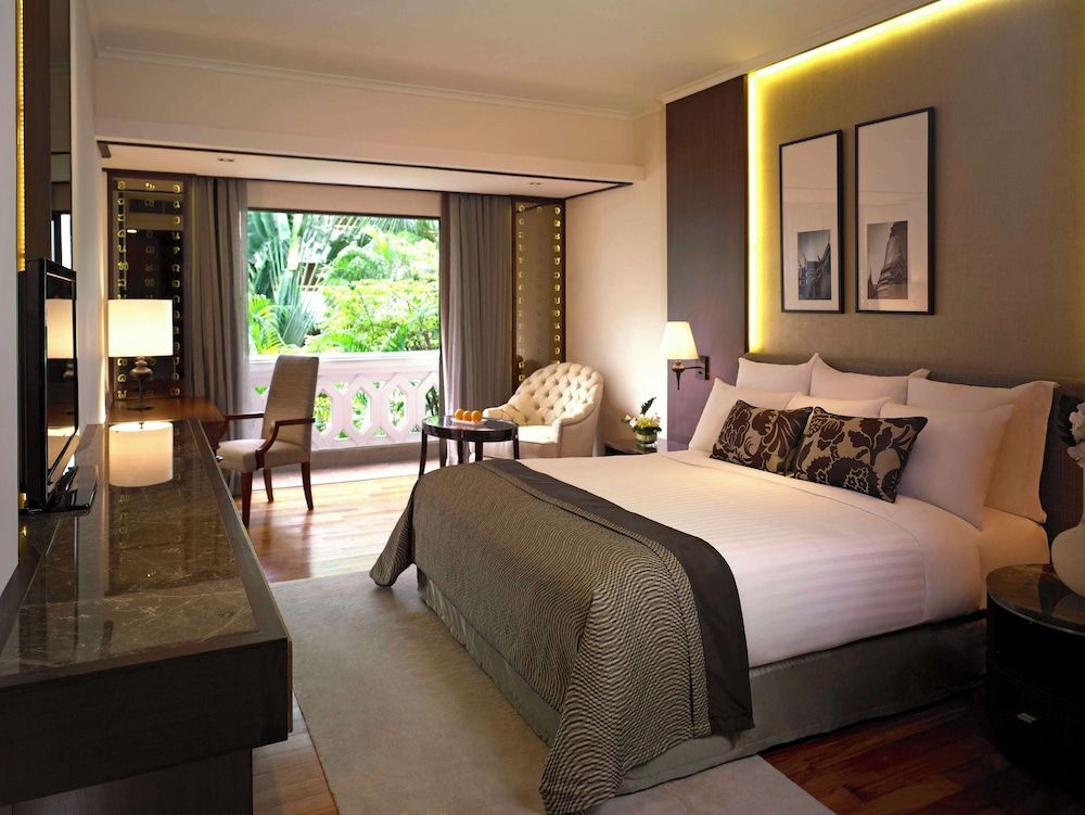 Anantara Riverside Bangkok Resort Deluxe Room 2