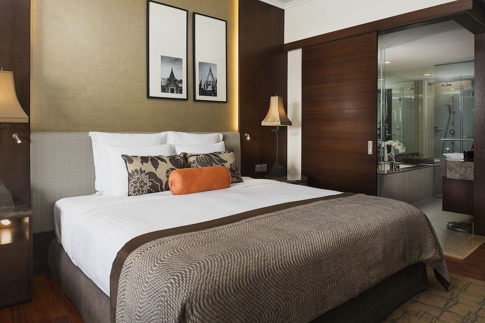 Anantara Riverside Bangkok Resort Deluxe Room