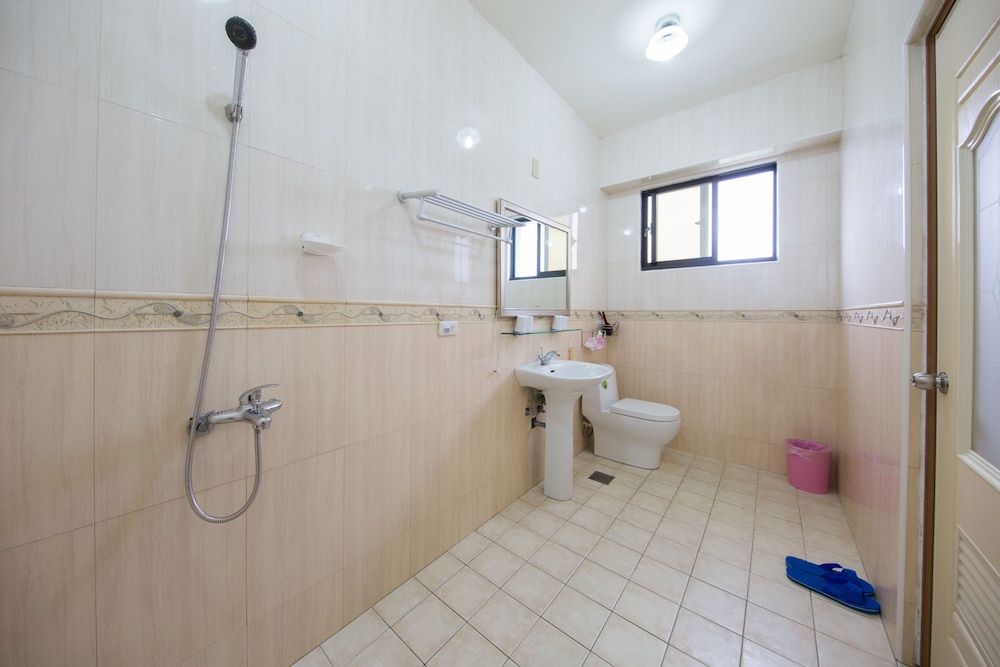 Slow Fly B&B Deluxe Quadruple Room, 2 Double Beds, Non Smoking, Courtyard View 7