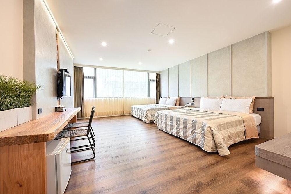 LakeView Homestay Quadruple Room 3