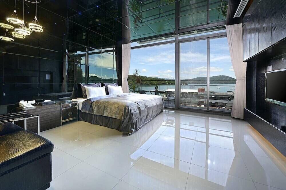 LakeView Homestay Superior Double Room, Lake View