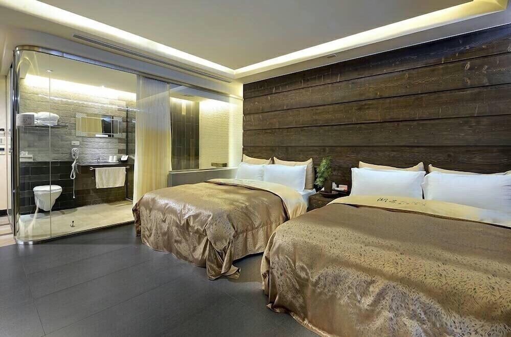 LakeView Homestay Quadruple Room, Lake View 3