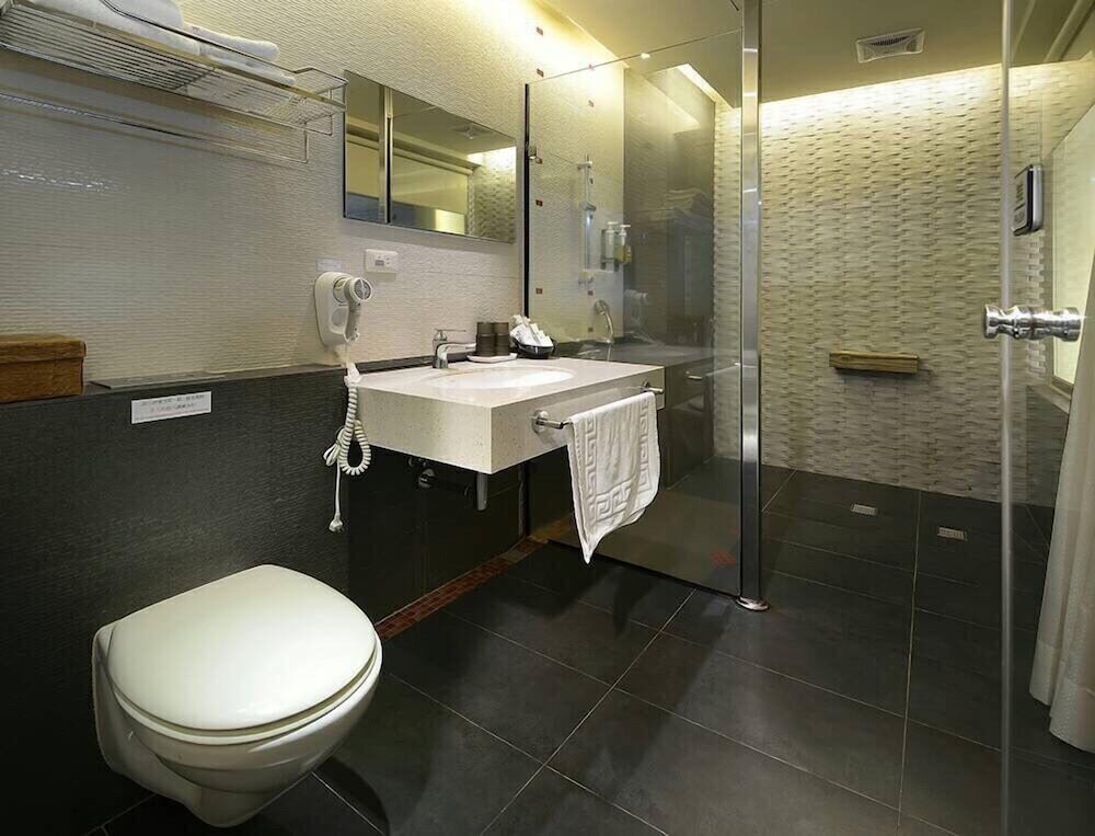 LakeView Homestay Quadruple Room, Lake View 6