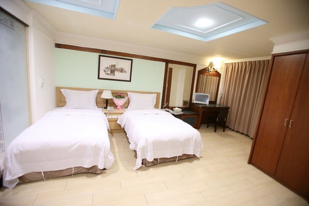 Deluxe Room (5-Person)