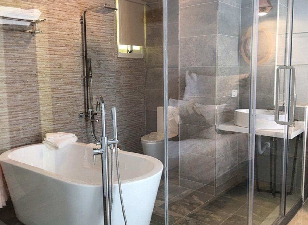 La Fleur B&B Deluxe Double Room (2) 5