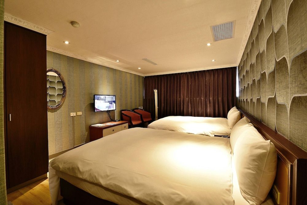 Golden Home Hotel Quadruple Room 3