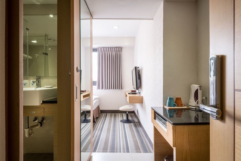 Country Garden Hotel Standard Twin Room, 2 Bedrooms (Same Floor) 4