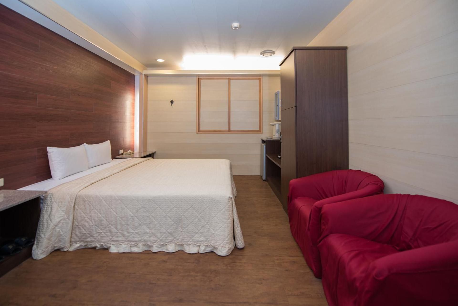 Empire Hotel Standard Double Room