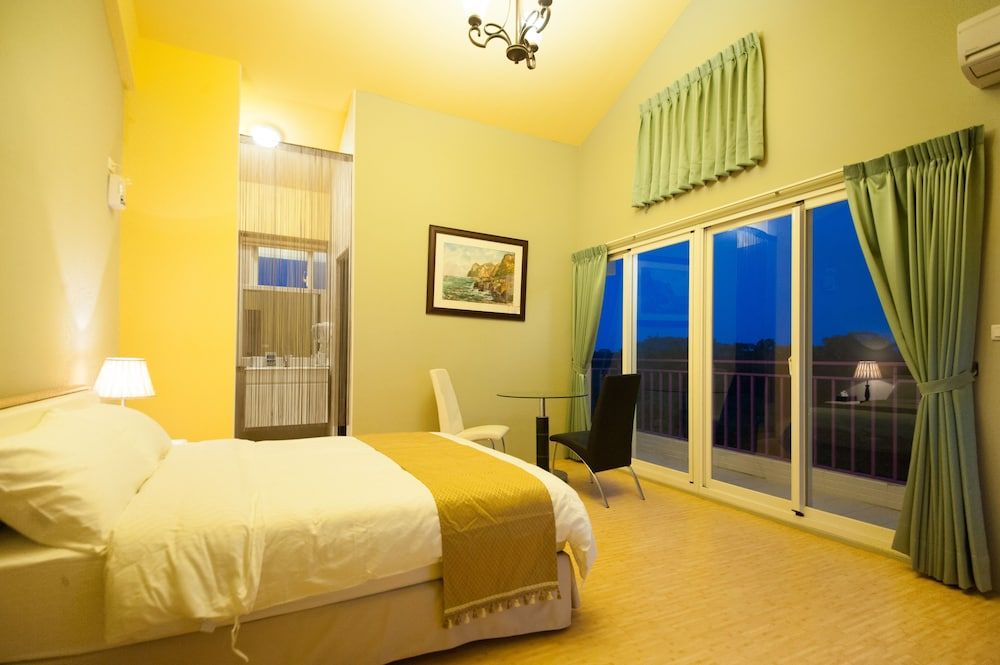 Barefoot and Breakfast Comfort House, 4 Bedrooms, Balcony, Mountain View 19