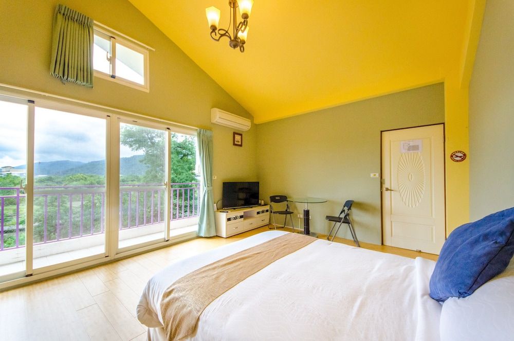Barefoot and Breakfast Double Room, 1 Bedroom, Balcony, Mountain View 13