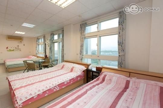 Family Room  (7 Adults) 