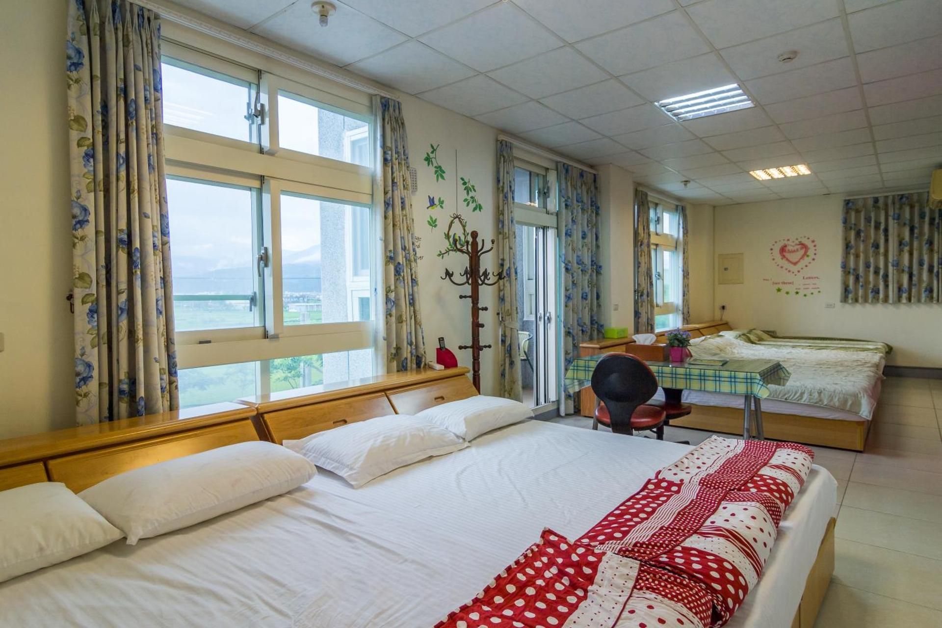 Family Room  (7 Adults) 