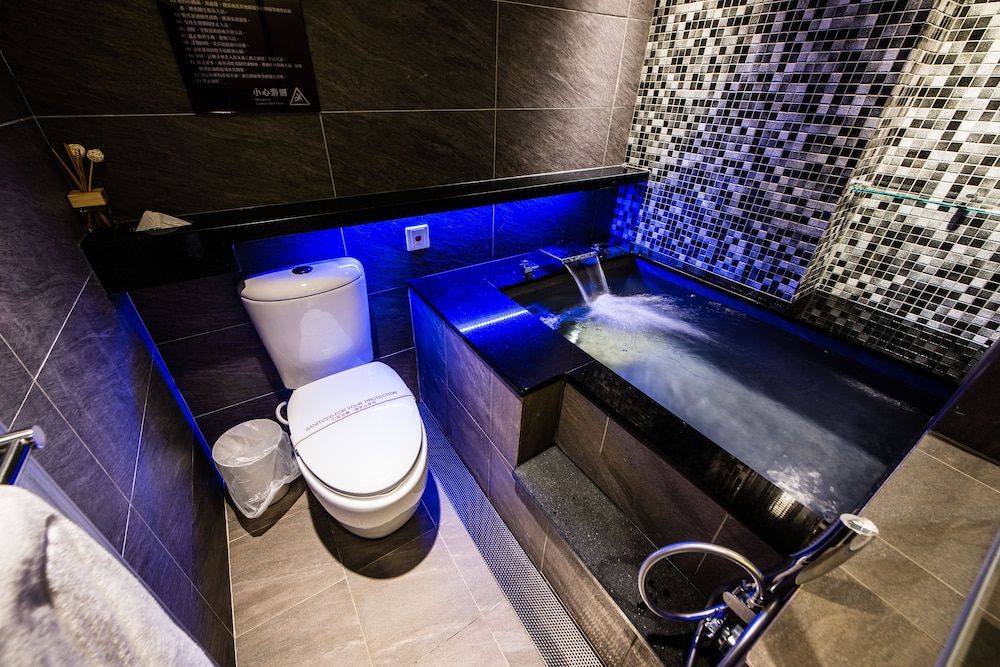 Six Fukun Hotel Family Room 4