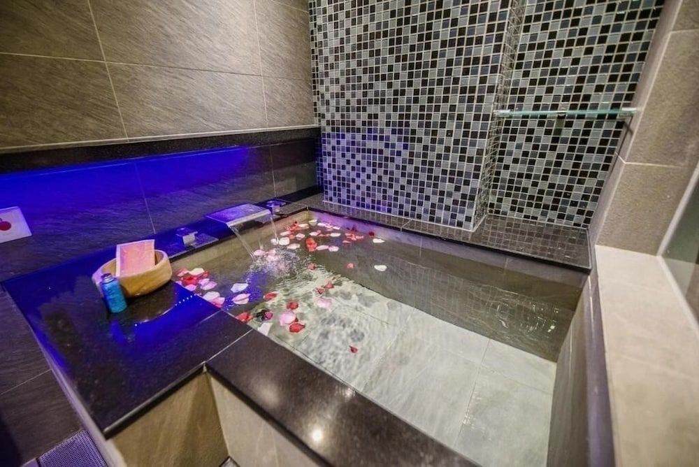 Six Fukun Hotel Double Room (Fashion) 3